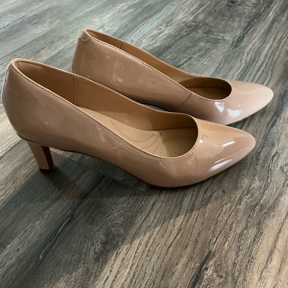 Clarks Artisan pumps